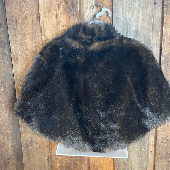 Moda International Faux Fur Shrug - NWT - size small - Picture 4 of 9